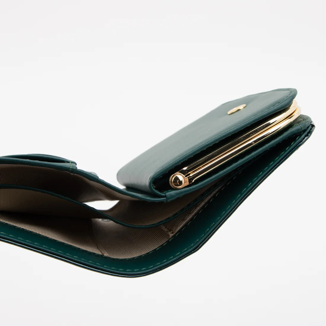 エナメル革口金二つ折り財布 D-100
