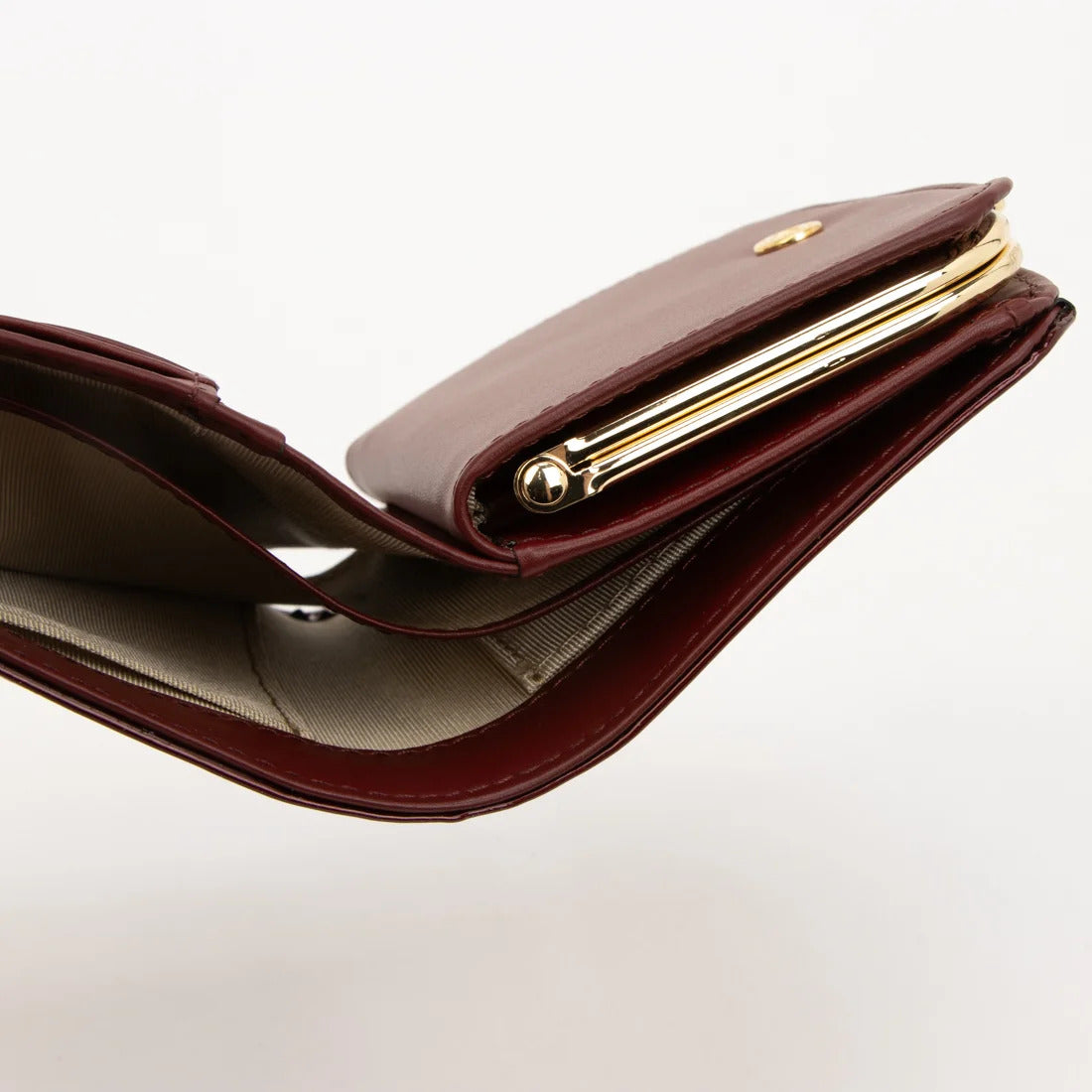 エナメル革口金二つ折り財布 D-100
